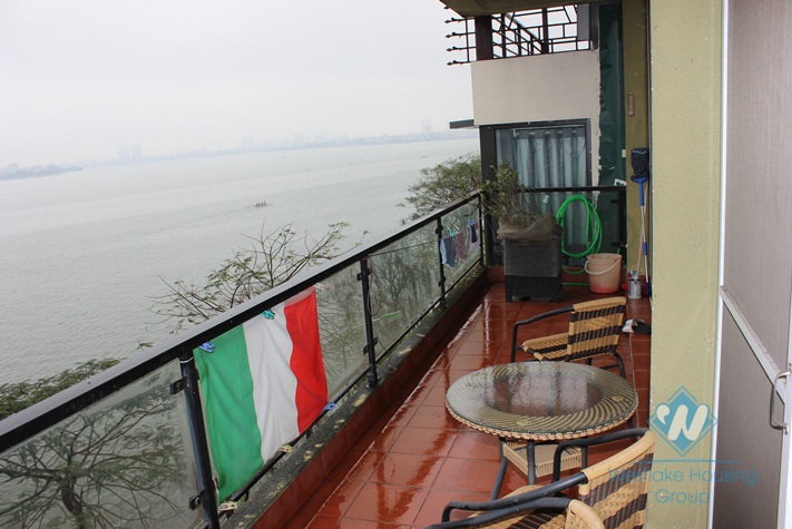 Big and luxury apartment for rent in Tay Ho area, Ha noi