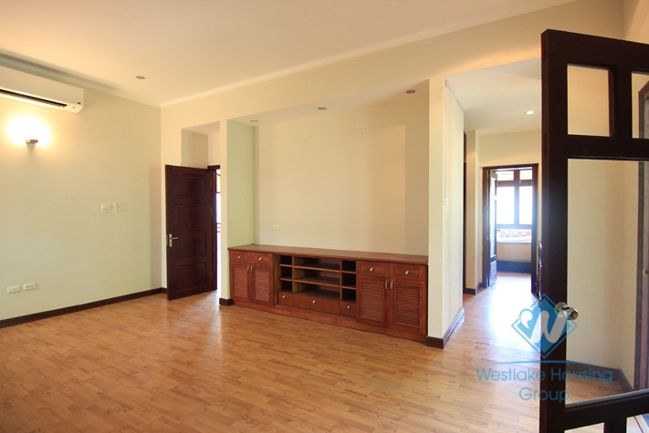 Stunning spacious detached villa with swimming pool for rent in Tay Ho