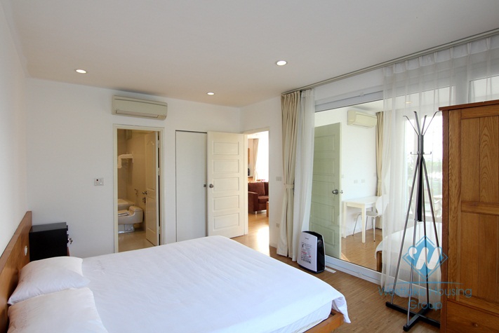 High floor lakeside apartment for rent in Tay Ho, Hanoi