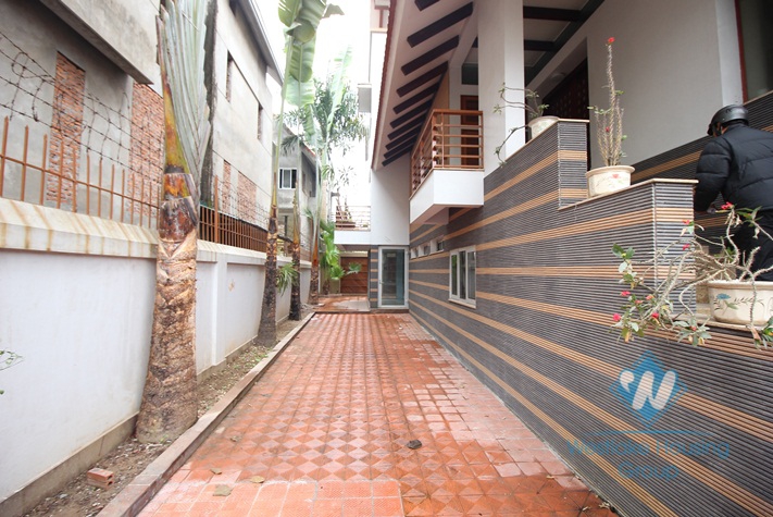 Lakeside villa with swimming pool for rent in Tay Ho, Hanoi