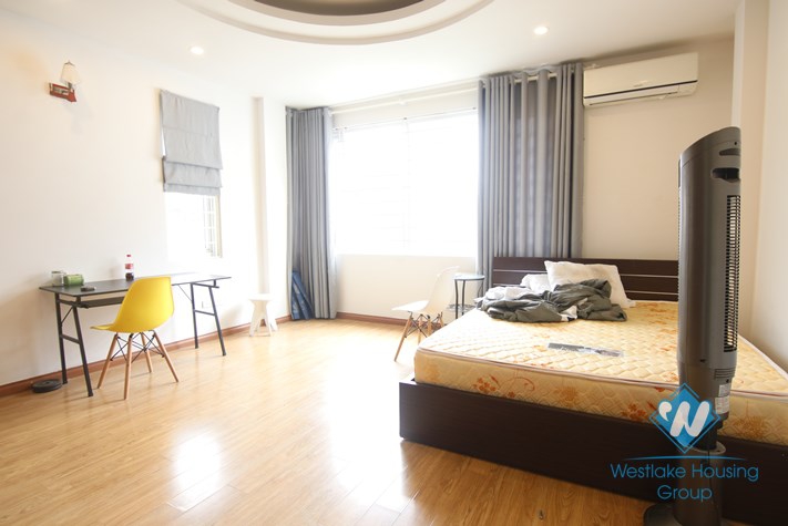 Six bedrooms house for rent in Hoang Hoa Tham street, Ba Dinh district, Ha Noi