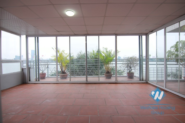 Lake view modern house for rent in Tay Ho, Ha Noi