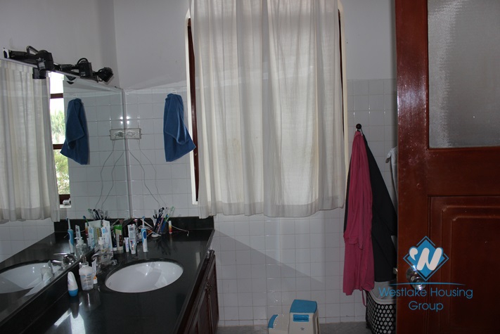 House for rent in Westlake area with large yard and lake view 