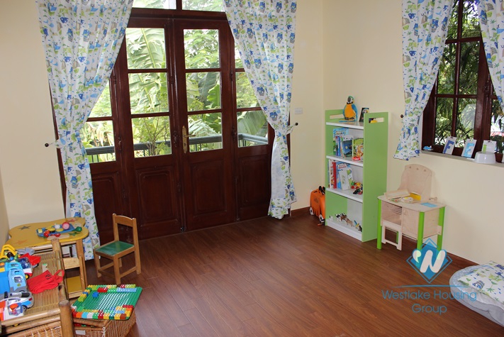 House for rent in Westlake area with large yard and lake view 