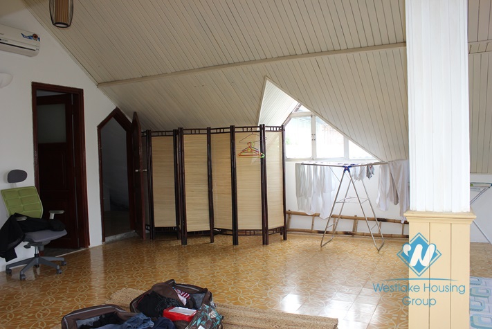 House for rent in Westlake area with large yard and lake view 