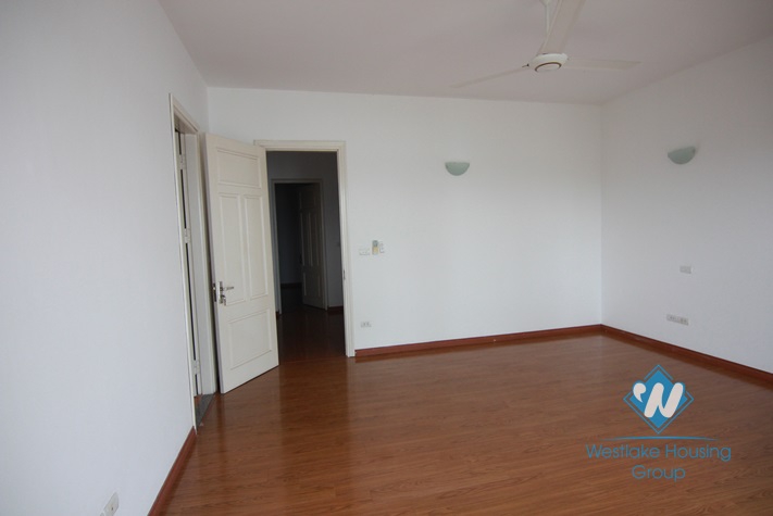 Lake view modern house for rent in Tay Ho, Ha Noi