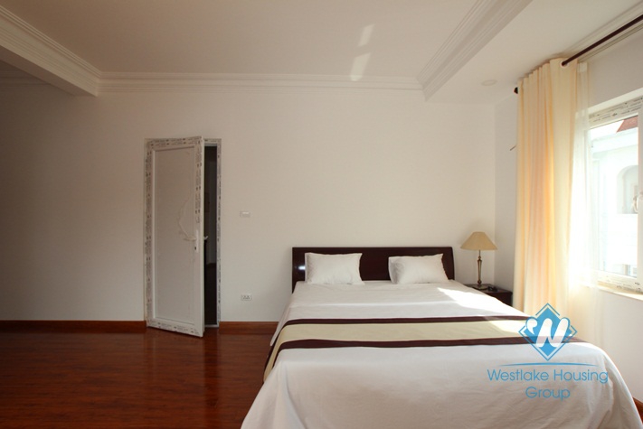 Brand new lake view apartment for lease on Xuan Dieu street, Tay Ho, Hanoi