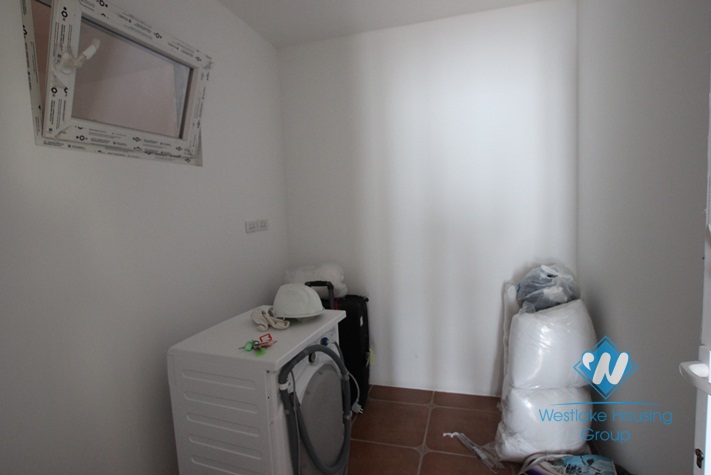 Brand new lake view apartment for lease on Xuan Dieu street, Tay Ho, Hanoi