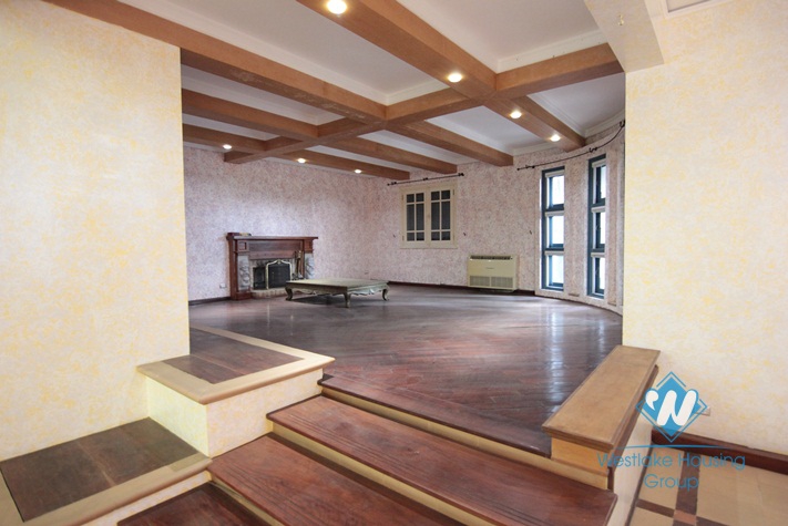 Big house with nice yard for rent in Tay Ho area