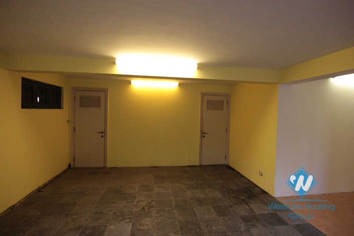 Big house with nice yard for rent in Tay Ho area