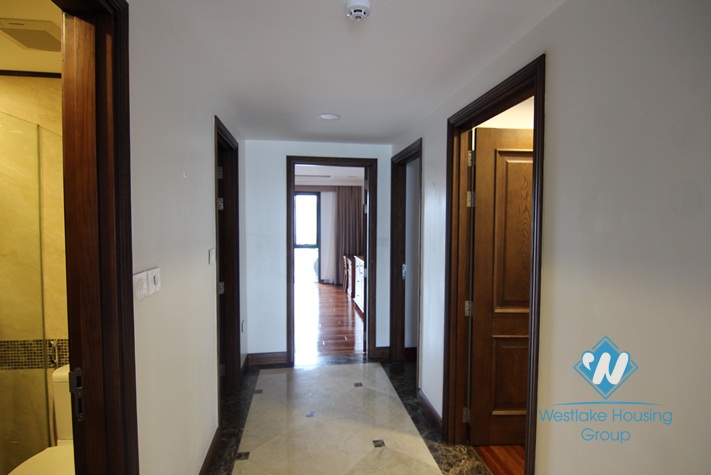 Nice and bright apartment for rent in Xuan Dieu street, Tay Ho district , Hanoi