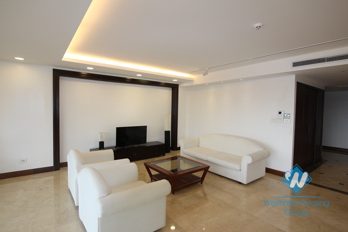 Nice and bright apartment for rent in Xuan Dieu street, Tay Ho district , Hanoi