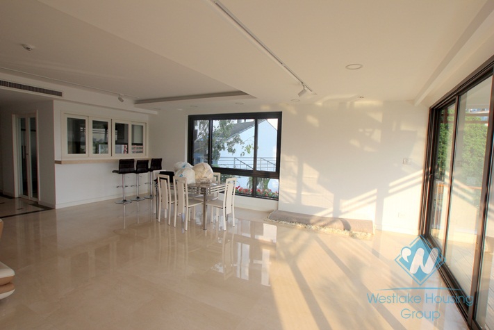 High class service apartment on the lake for rent in Tay Ho, Hanoi