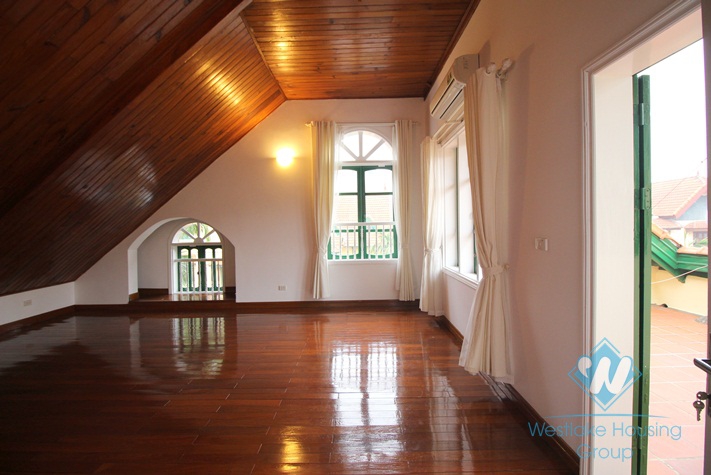 Big and nice yard house with swimming pool for rent in Tay Ho area 