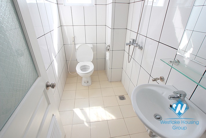 1 bedroom apartment for rent in Lac Long Quan Street, near Water Park