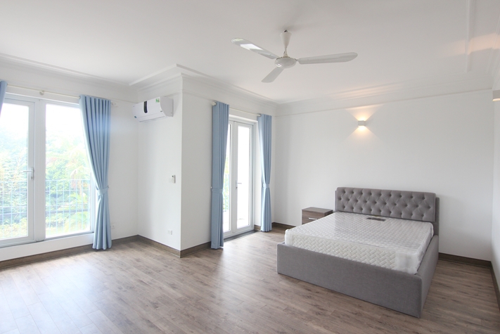 4 Bedrooms / 4 Bathrooms mini-villa in Xom Chua Westlake, Tay Ho, Ha Noi for rent