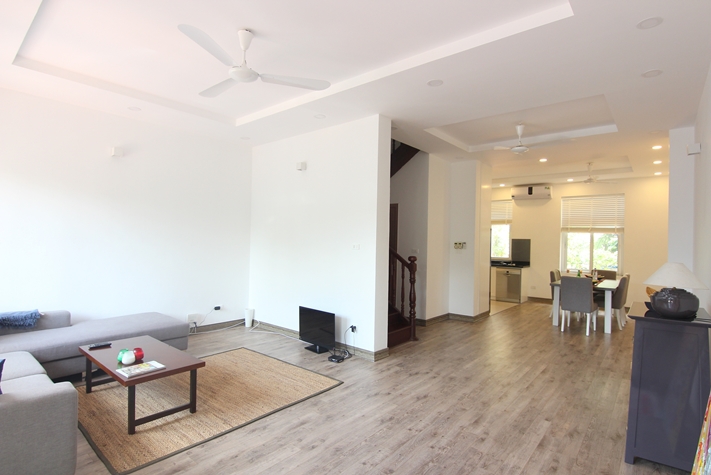 4 Bedrooms / 4 Bathrooms mini-villa in Xom Chua Westlake, Tay Ho, Ha Noi for rent