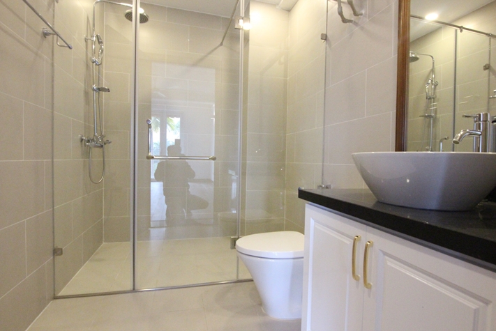 4 Bedrooms / 4 Bathrooms mini-villa in Xom Chua Westlake, Tay Ho, Ha Noi for rent