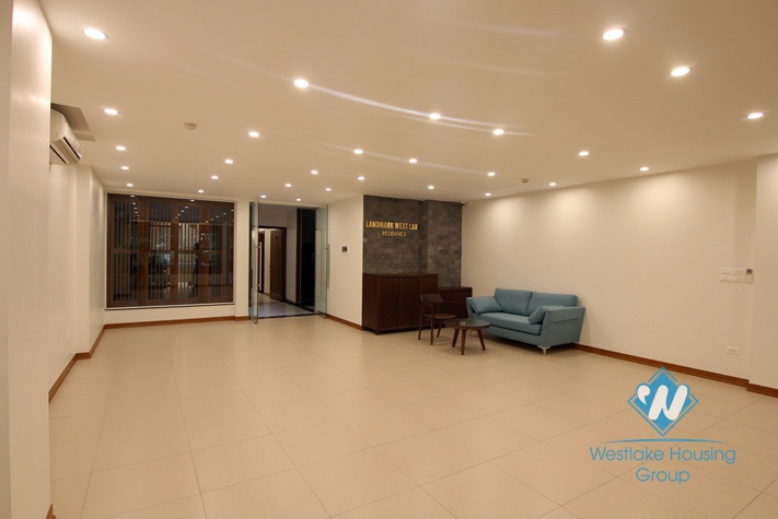 An office space for rent in Trinh cong son, Tay ho, Ha noi