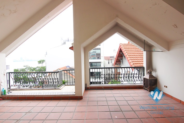 Luxury house for rent in Tay Ho District, Ha Noi 