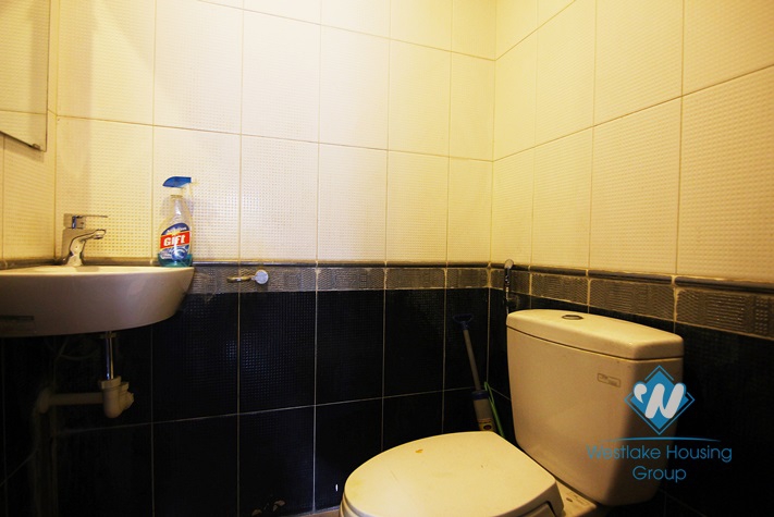 Unfurnished 4 bedrooms house with garage for rent in Xuan Dieu st, Tay Ho area.
