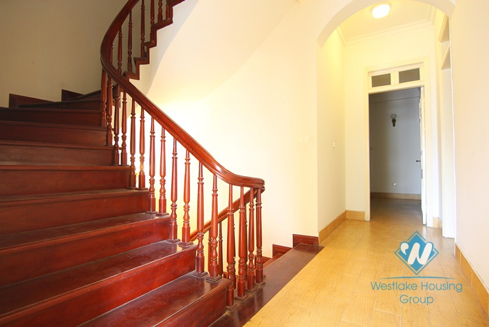 Luxury house for rent in Tay Ho District, Ha Noi 