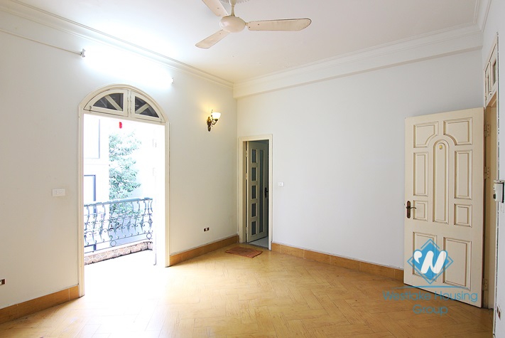 Luxury house for rent in Tay Ho District, Ha Noi 