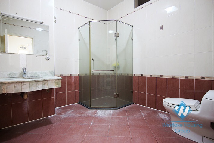 Luxury house for rent in Tay Ho District, Ha Noi 