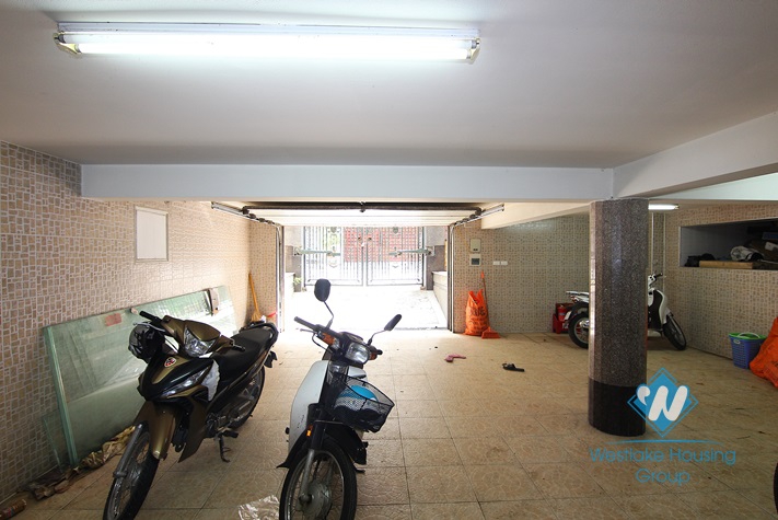 Luxury house for rent in Tay Ho District, Ha Noi 