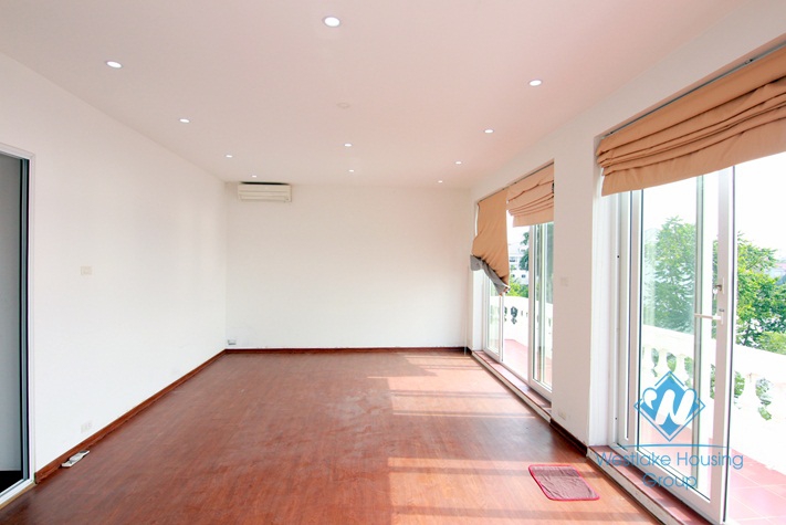 Nice house with stunning view of West lake on Au Co street, Tay Ho, Hanoi