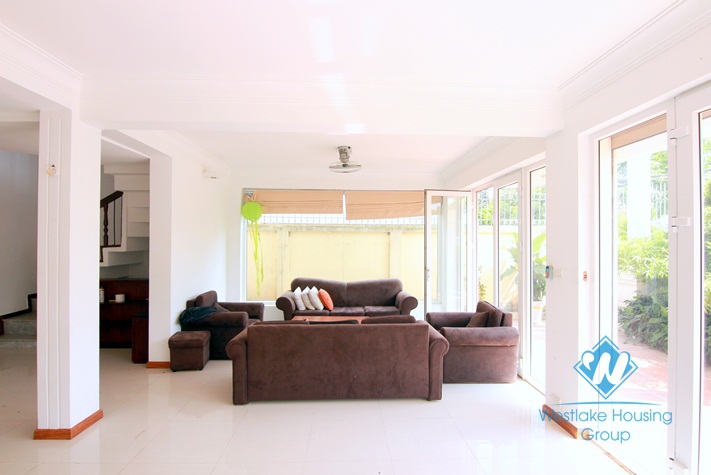 Nice house with stunning view of West lake on Au Co street, Tay Ho, Hanoi
