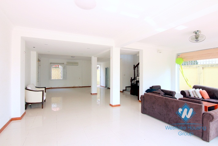 Nice house with stunning view of West lake on Au Co street, Tay Ho, Hanoi