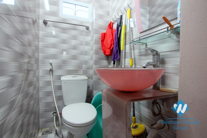 Cheap three bedrooms house for rent in Au Co street, Tay Ho, Ha noi