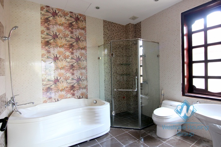 Four bedrooms house for rent in Tay Ho district, Ha Noi