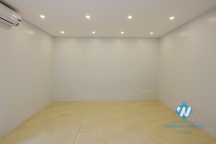 Spacious house with 04 bedrooms and 02 lagre balcony in Tay Ho