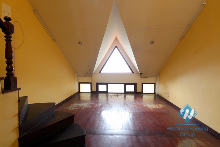 A large house with 5 bedrooms for rent in Tay Ho district