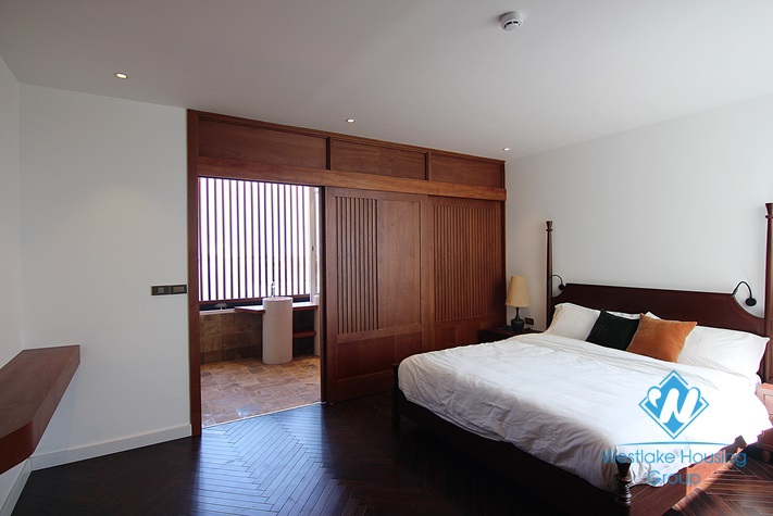 Penthouse apartment in Dang Thai Mai st for rent 