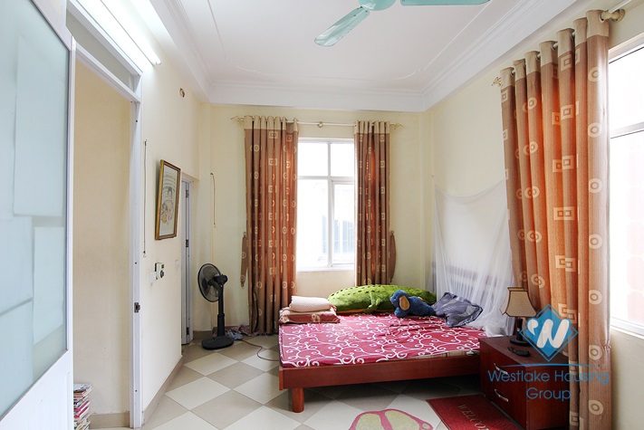 Affordable price house with 3 bedrooms in Au Co st, Tay Ho area.