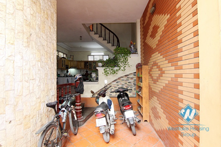 Affordable price house with 3 bedrooms in Au Co st, Tay Ho area.