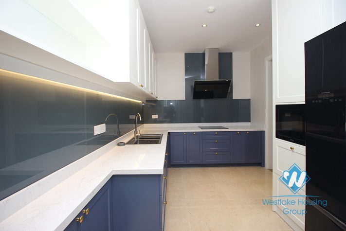 A delightful apartment with golf course view for rent in Ciputra