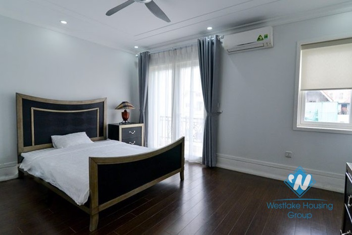Hanoi furnished 5 bedrooms villa for let in Vinhomes Riverside with river view