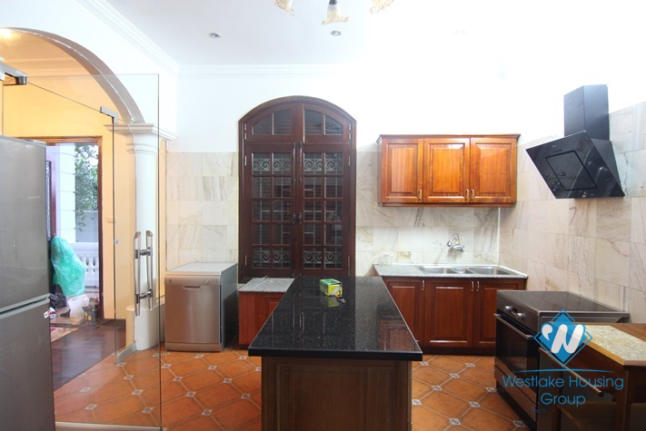 Lakeside house to rent with beautiful lake view balcony and small swimming pool