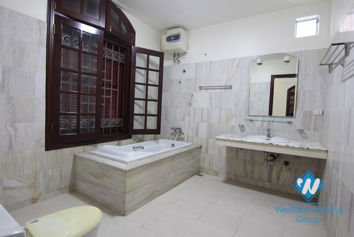 Lakeside house to rent with beautiful lake view balcony and small swimming pool