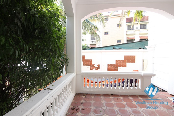 Lakeside house to rent with beautiful lake view balcony and small swimming pool