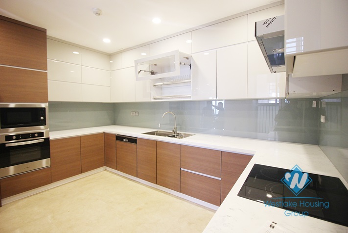 An excellent 4 bedroom apartment for rent in Ciputra L Tower