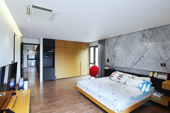 A gorgeous garden villa for rent in Tay ho, Ha noi