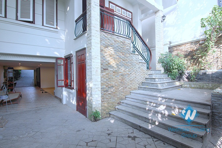 A massive villa for rent on Au Co street, Tay Ho District
