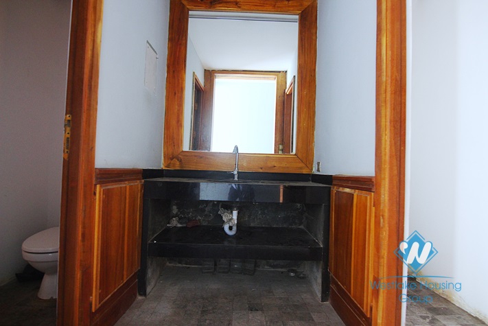 House for rent to make restaurant or an office in Xuan Dieu, Tay Ho.