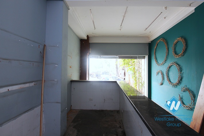 House for rent to make restaurant or an office in Xuan Dieu, Tay Ho.
