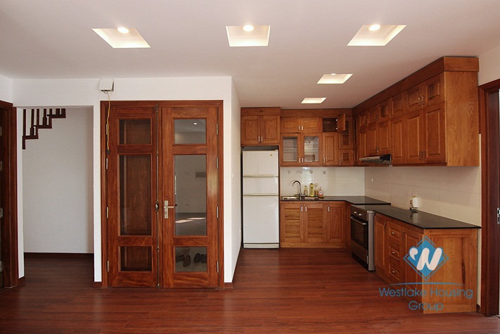 Three bedrooms house/apartment with lake view in Tay Ho, Ha Noi